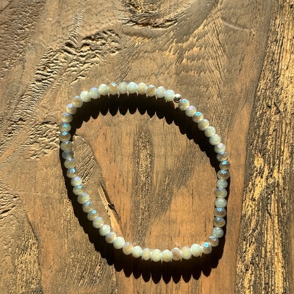 Elegant Silver Beaded Bracelet - Picture 1 of 1